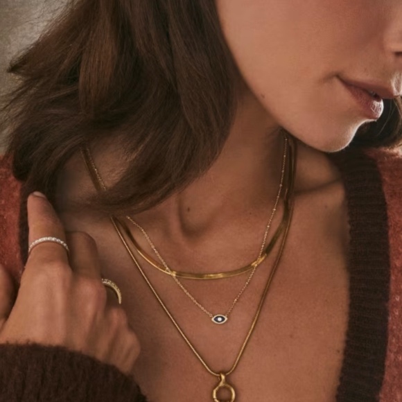 Kendra Scott Mini Eye Gold Short Pendant Necklace in Dark Blue Magnesite - Picture 4 of 5